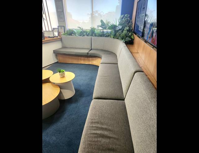 1,401M² BUSINESS TO LET IN WYNBERG UPPER